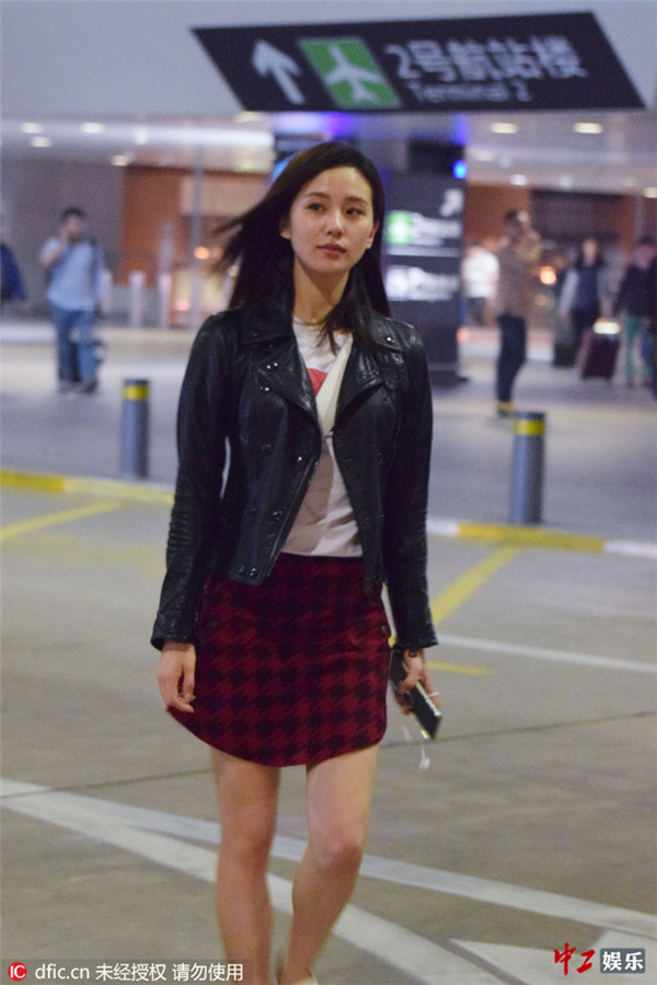 刘诗诗机场街拍新照，时代之光下的优雅绽放