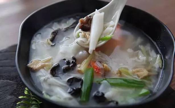 福州柴火锅边，独特美食印记与历史的变迁之路