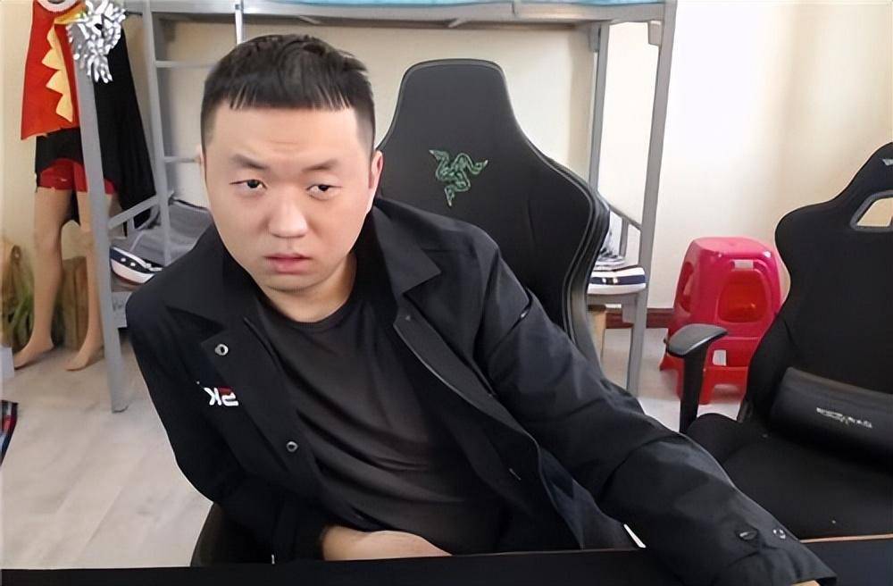药水哥最新，草根网红到现象级文化符号的华丽蜕变